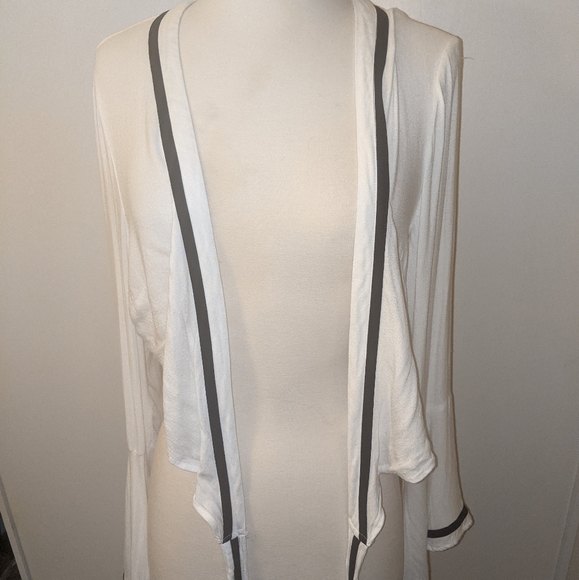 F21 wrap around top - Picture 6 of 9